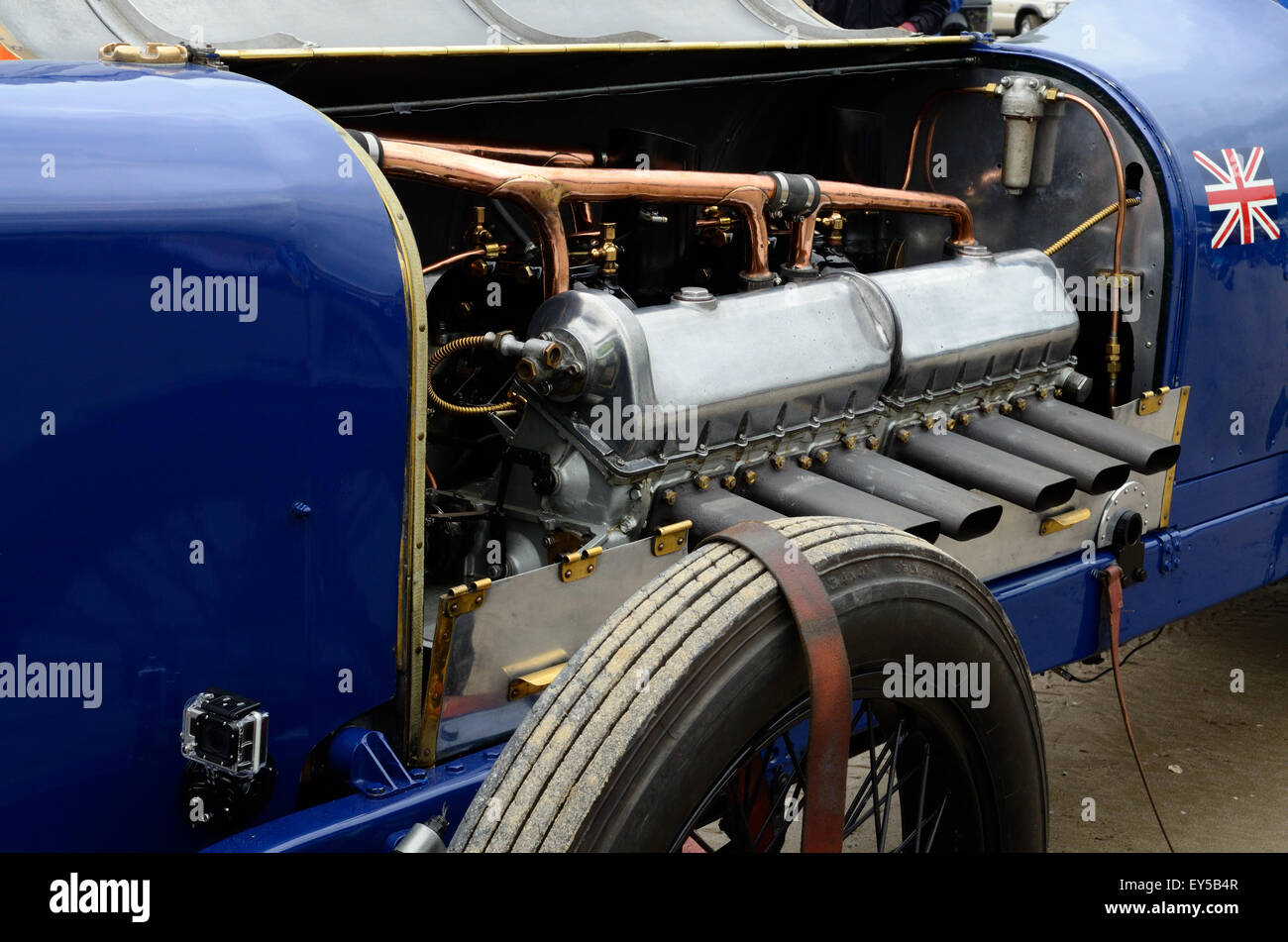 Close up di uccello blu sunbeam racing car motore su Pendine Sands Carmarthenshire Galles Foto Stock