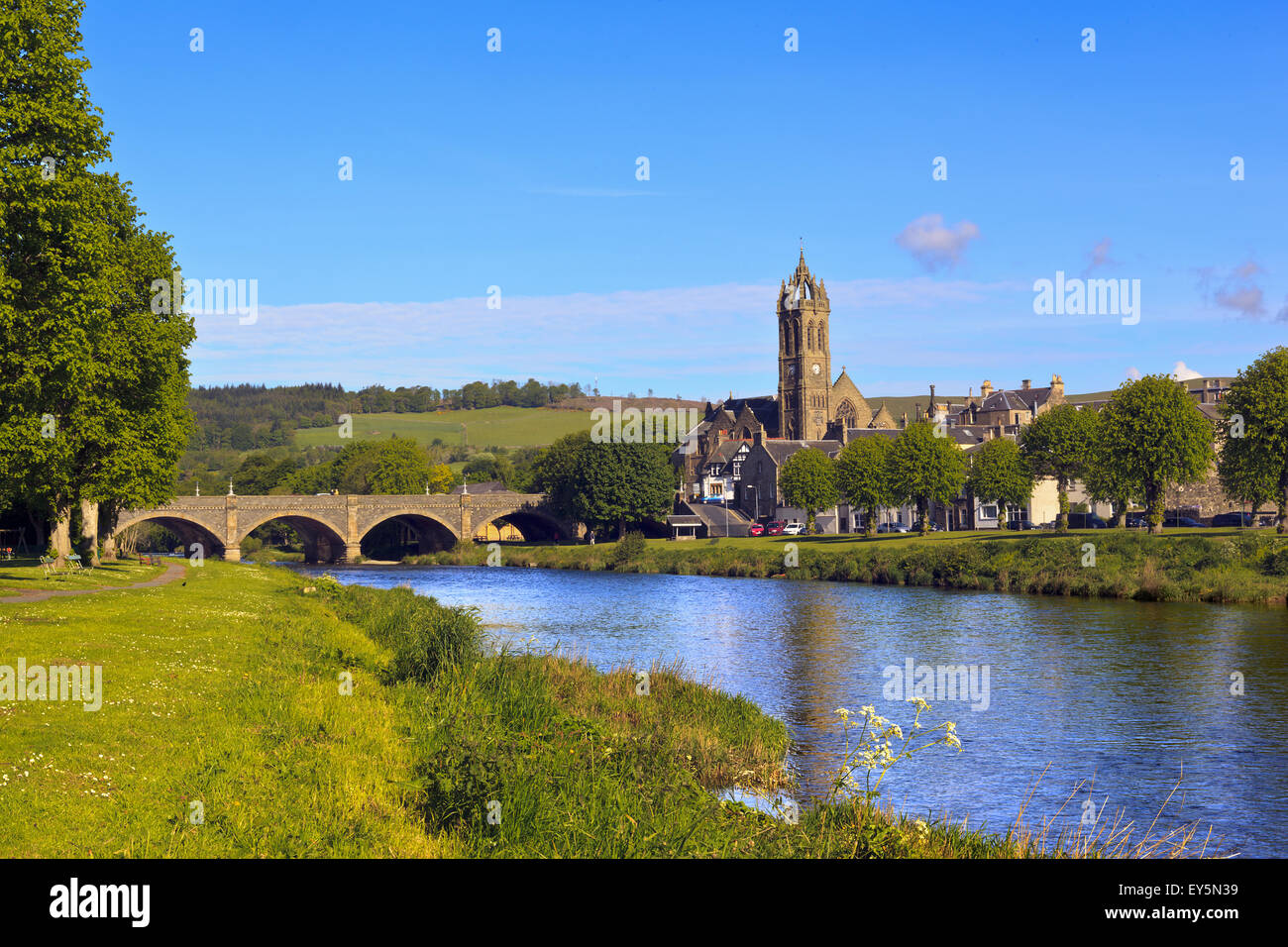 Le rive del fiume Tweed a Peebles, Scozia Foto Stock
