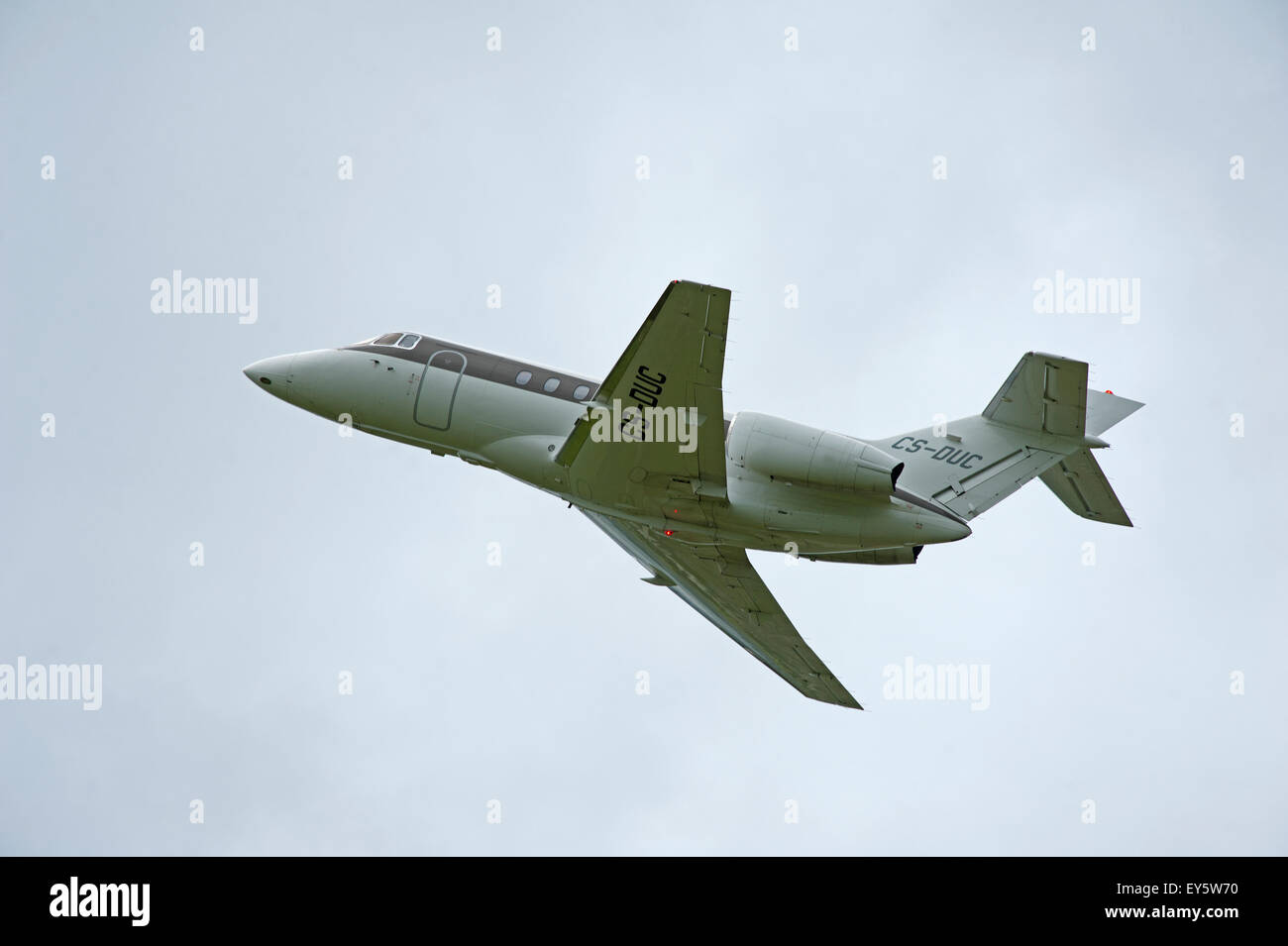 Registrati civile aerei operativi attraverso Inverness Dalcross Aeroporto in Scozia settentrionale. Foto Stock