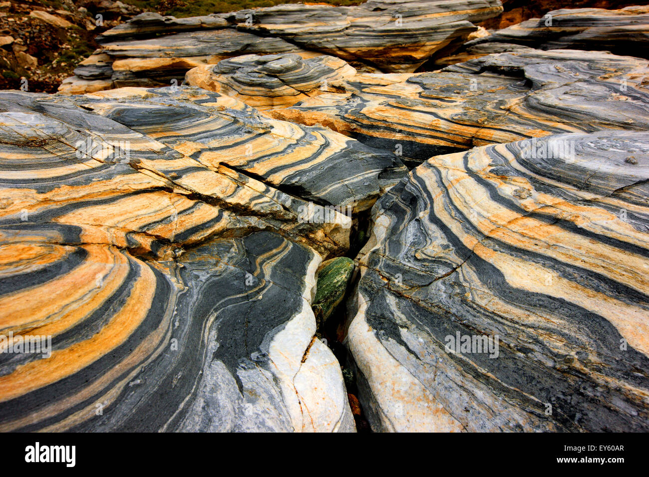 Strane formazioni geologiche, vicino alle miniere di Mega Livadi village, Serifos isola, Cicladi Grecia Foto Stock