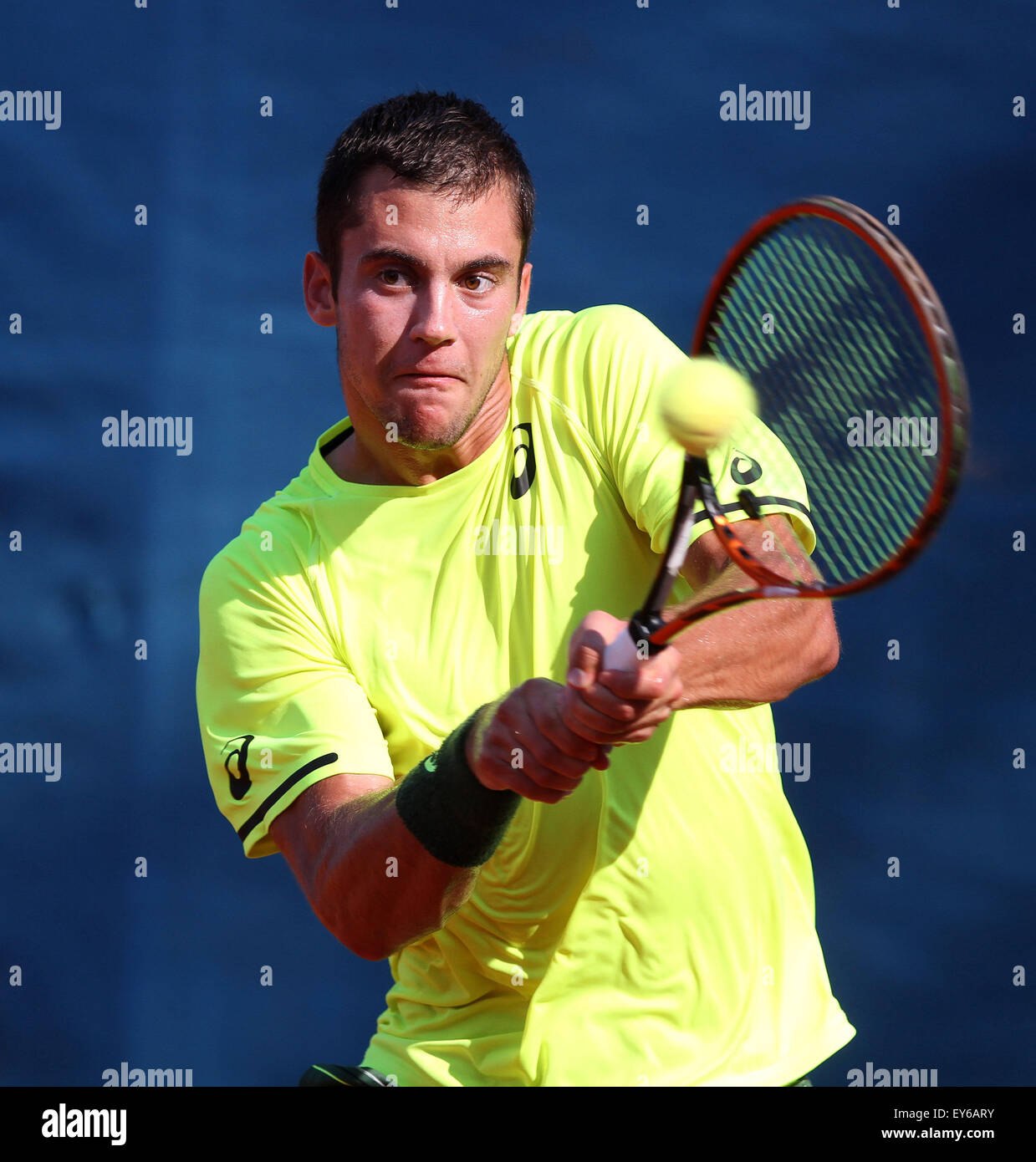 Umag, Croazia. 22 Luglio, 2015. Laslo Djere (Serbia) durante il match singles Lajovic v Djere all'ATP 26 Konzum Croatia Open torneo di Stadion Stella Maris, il 22 luglio 2015 a Umag. Credito: Andrea Spinelli/Alamy Live News Foto Stock