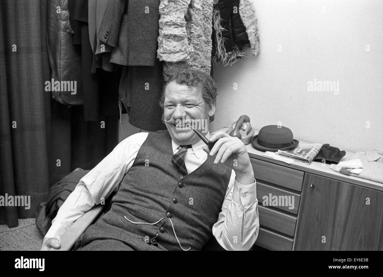 Der deutsche Schauspieler und Synchronsprecher Wolfgang Völz, Deutschland 1970er Jahre. Attore tedesco e doppiaggio attore Wolfgang Voelz, Germania degli anni settanta. 24x36Neg631 Foto Stock