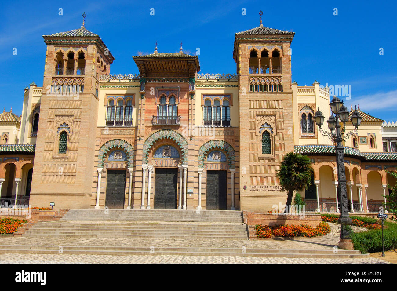 Museo delle Arti Popolari e costumi ' Padiglione mudéjar ' nel Parco Maria Luisa. Siviglia. Andalusia, Spagna Foto Stock