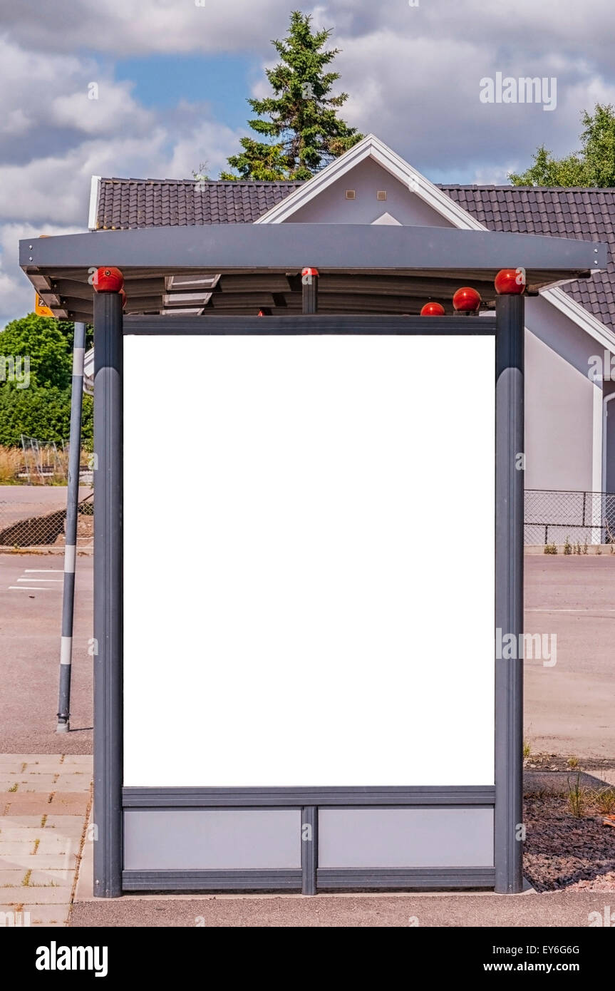Una immagine di una fermata del bus con un fustellato bilboard per la vostra pubblicità situato nella cittadina svedese di Billesholm. Foto Stock