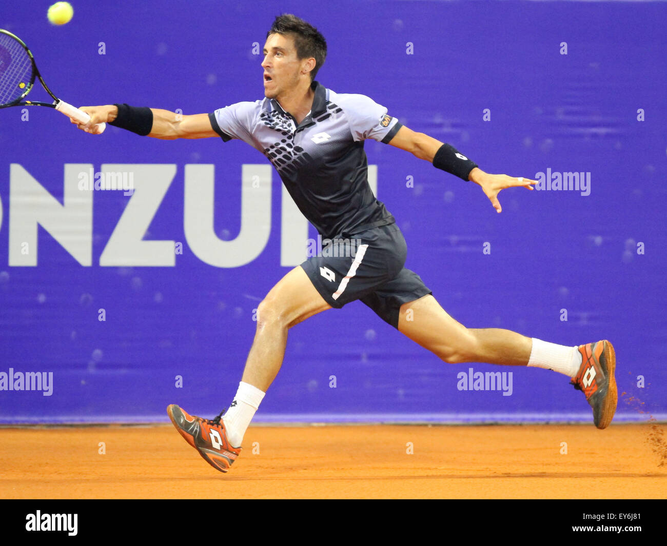 Umag, Croazia. 22 Luglio, 2015. (BIH) Damir Dzumhur durante le singole di match Fognini v Dzumhur all'ATP 26 Konzum Croatia Open torneo di Stadion Stella Maris, il 22 luglio 2015 a Umag. Credito: Andrea Spinelli/Alamy Live News Foto Stock