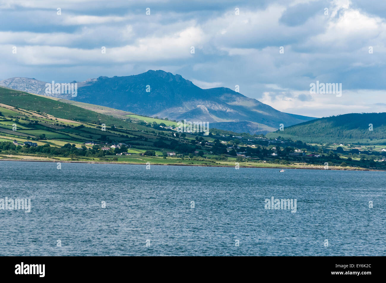 Montagne di Mourne, Irlanda del Nord vista da Carlingford Foto Stock