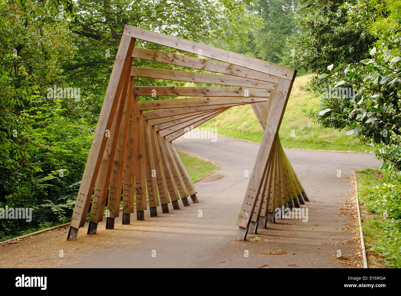 Arte pubblica arco in legno di Barnes Park, Sunderland Foto Stock