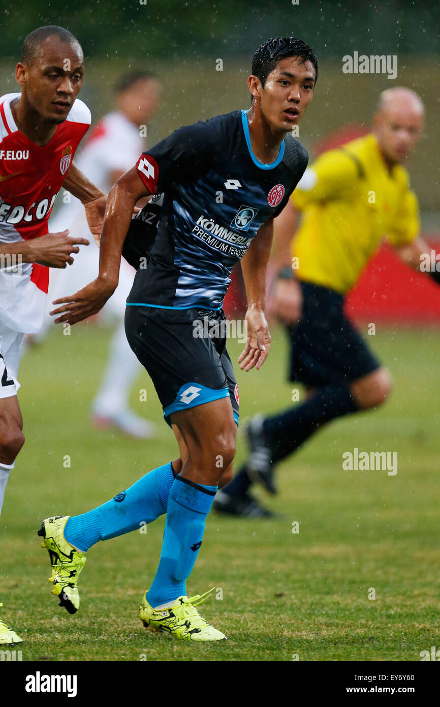 Meyrin, Svizzera. © D. 22 Luglio, 2015. Yoshinori Muto (Mainz) Calcio/Calcetto : la pre-stagione amichevole tra FSV Mainz 05 e Monaco PRESSO IL CENTRE SPORTIF Municipal de meyrin in Meyrin, Svizzera. © D .Nakashima/AFLO/Alamy Live News Foto Stock