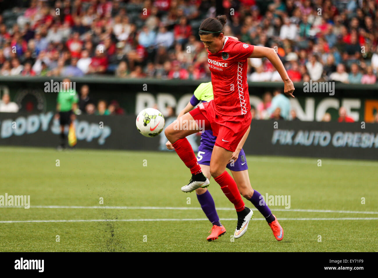 Portland, Oregon, Stati Uniti d'America. 22 Luglio, 2015. CHRISTINE SINCLAIR (12) controlla la sfera. Il Portland spine FC gioca il Regno di Seattle FC a Providence Park sulla luglio 22, 2015. Credito: ZUMA Press, Inc./Alamy Live News Foto Stock