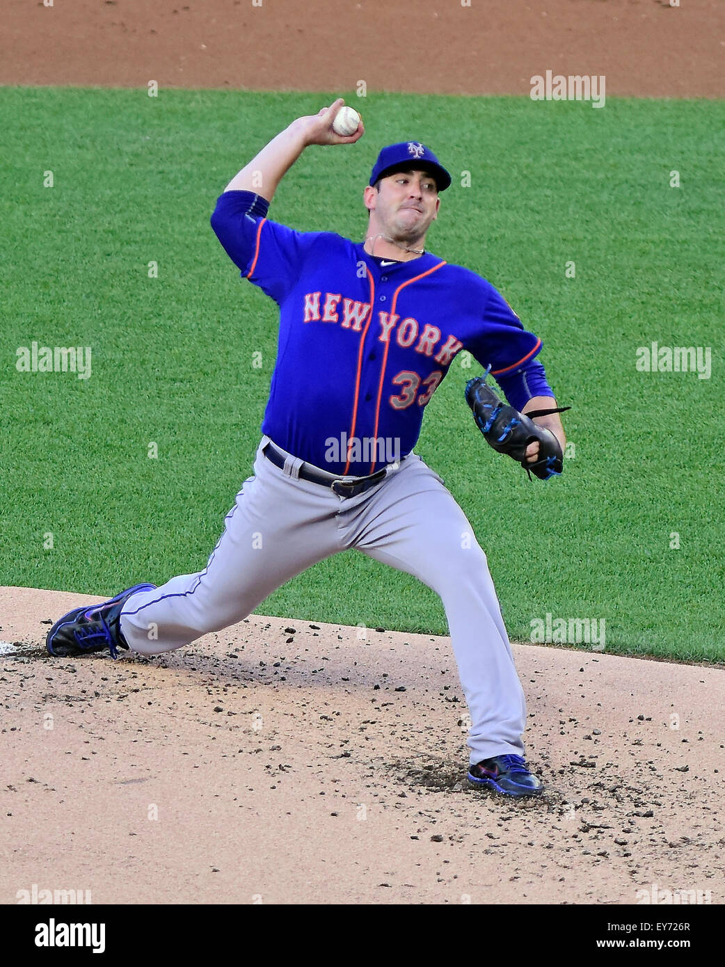 New York Mets a partire lanciatore Matt Harvey (33) funziona nel primo inning contro i cittadini di Washington a cittadini Parco di Washington, DC il lunedì 20 luglio, 2015. Credito: Ron Sachs/CNP (restrizione: NO New York o New Jersey o giornali quotidiani nel raggio di 75 miglia da New York City) - nessun filo SERVICE - Foto Stock