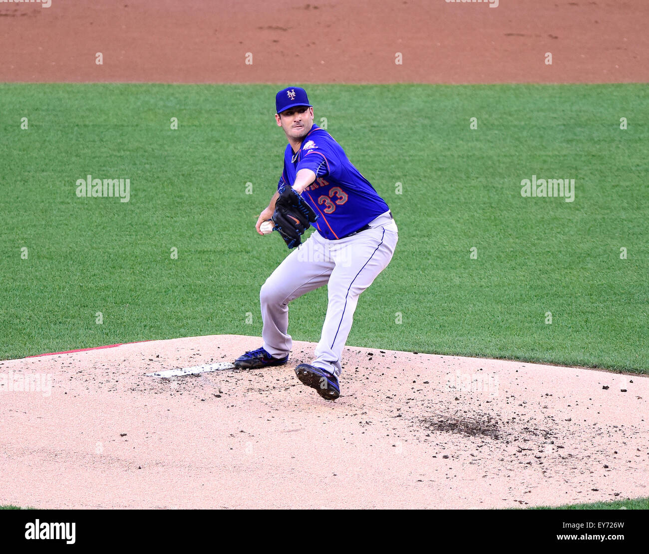 New York Mets a partire lanciatore Matt Harvey (33) funziona nel primo inning contro i cittadini di Washington a cittadini Parco di Washington, DC il lunedì 20 luglio, 2015. Credito: Ron Sachs/CNP (restrizione: NO New York o New Jersey o giornali quotidiani nel raggio di 75 miglia da New York City) - nessun filo SERVICE - Foto Stock
