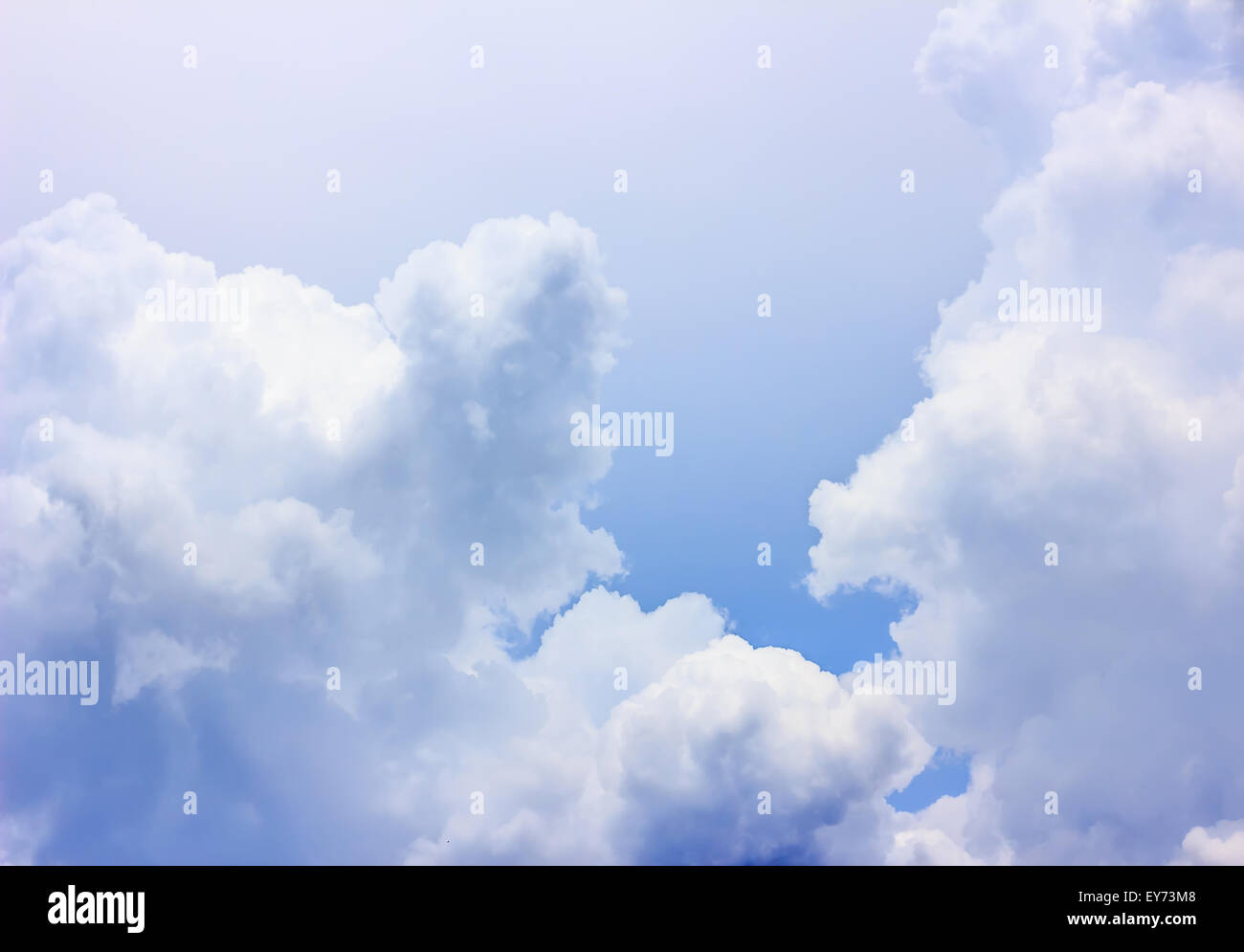 Nuvole all'orizzonte Foto Stock