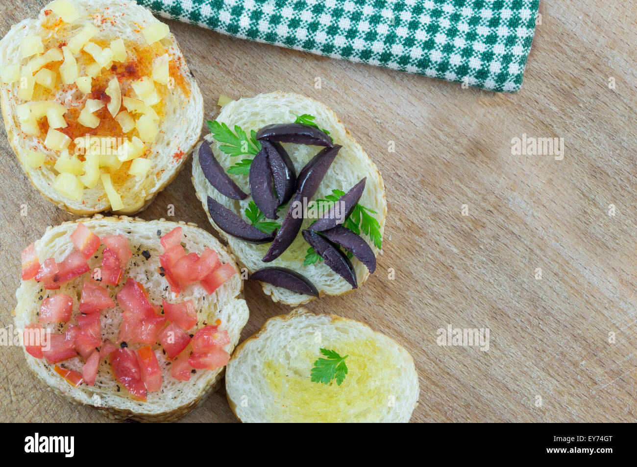 Sandwich vegetariano snack sul tavolo Foto Stock