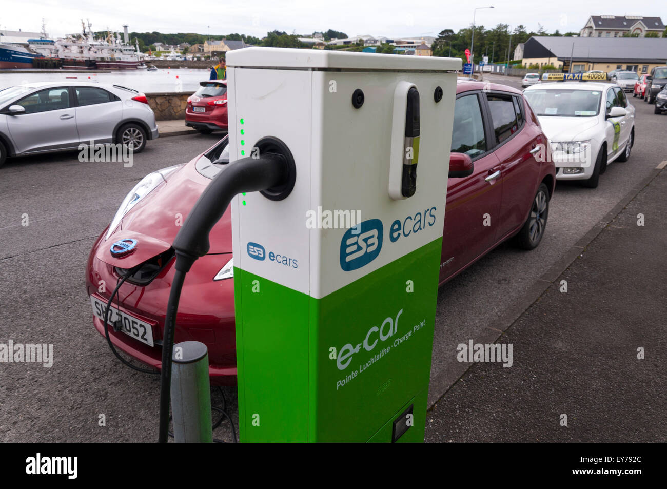 ESB e-auto punto di carica a Killybegs, County Donegal, Irlanda Foto Stock