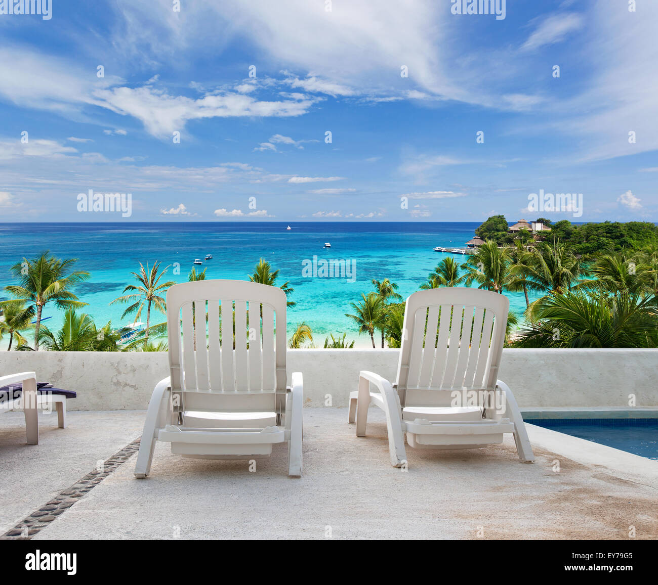 Vacanza tropicale. La vista sul mare dal resort di lusso balcone Foto Stock