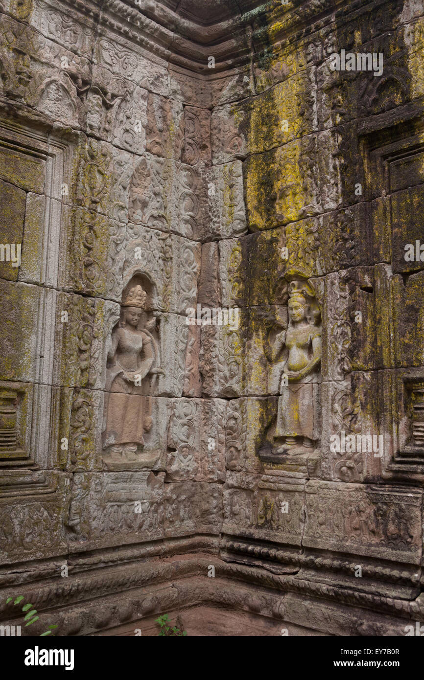 Apsara figura sul muro del tempio di Banteay Prei Nokor a Kampong Cham, Cambogia. Foto Stock