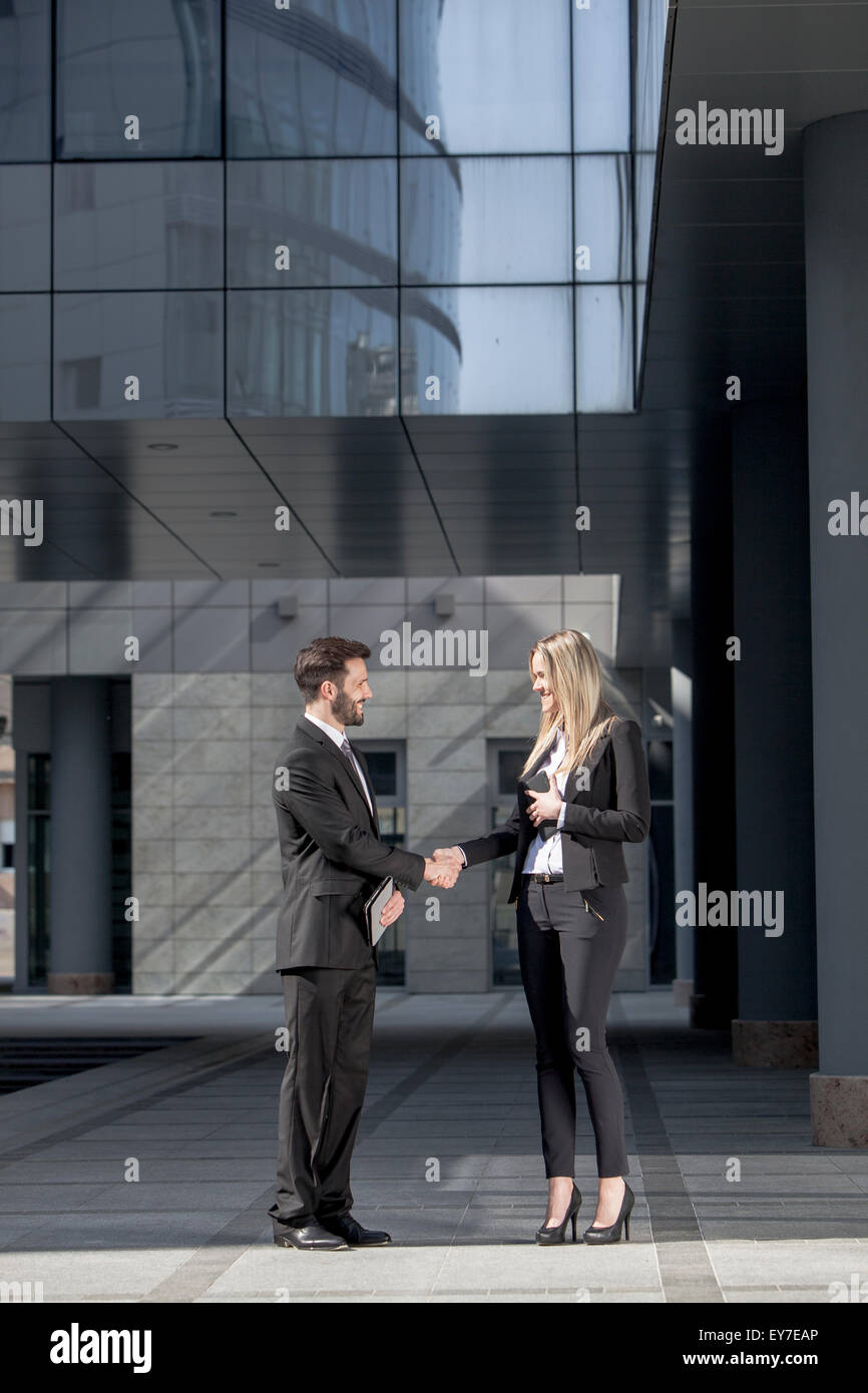 Business Partner stringono le mani Foto Stock