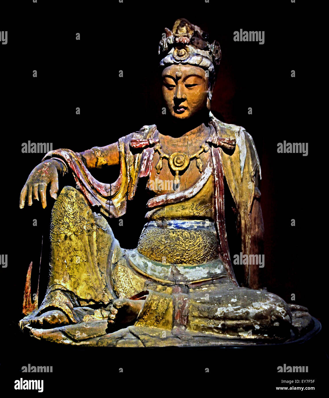 Bodhisattva legno dipinto e dorato Song Dynasty ANNUNCIO 960-1279 al Museo di Shanghai di Antica Arte Cinese Cina Foto Stock