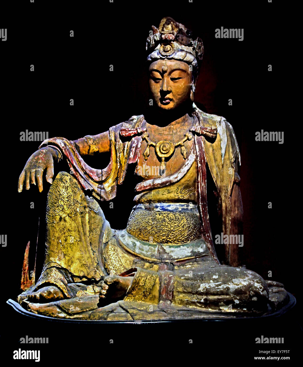 Bodhisattva legno dipinto e dorato Song Dynasty ANNUNCIO 960-1279 al Museo di Shanghai di Antica Arte Cinese Cina Foto Stock