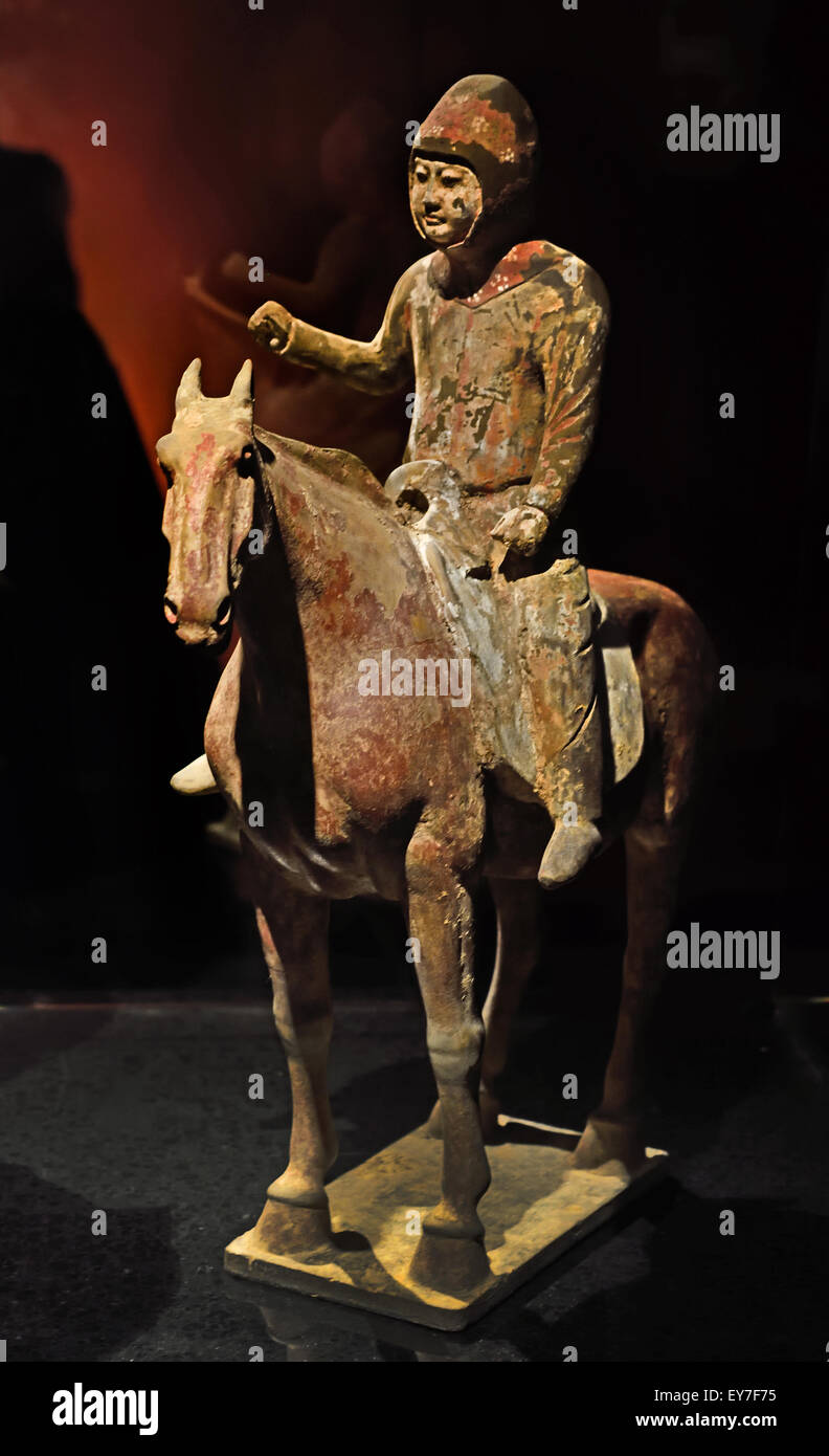 ( Equestre equitazione ) la dinastia Tang (ad 618-690 e 705-907) al Museo di Shanghai di Antica Arte Cinese Cina Foto Stock
