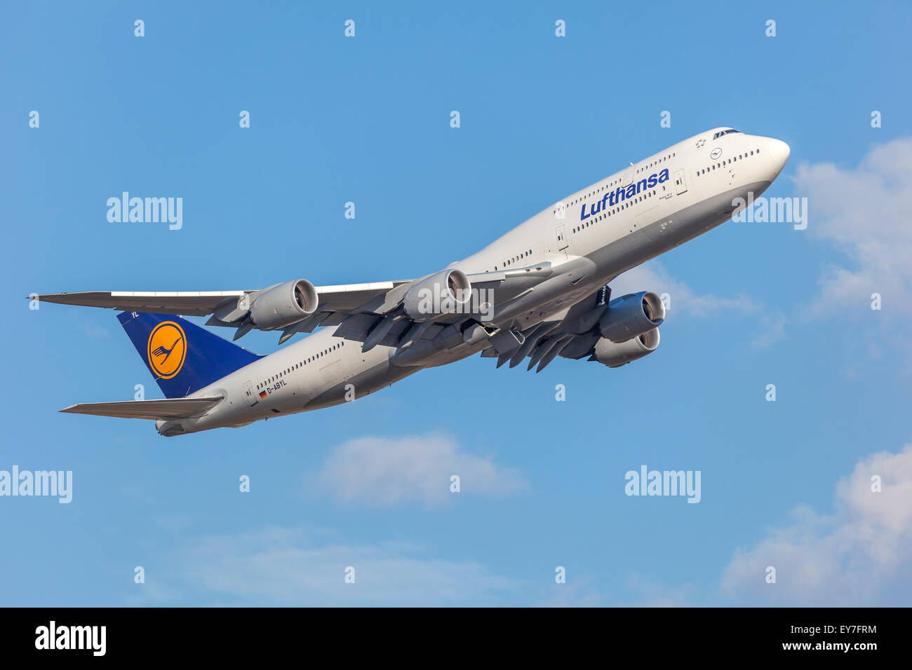 Lufthansa Boeing 747-8 a partire dal Frankfurt International Airport Foto Stock