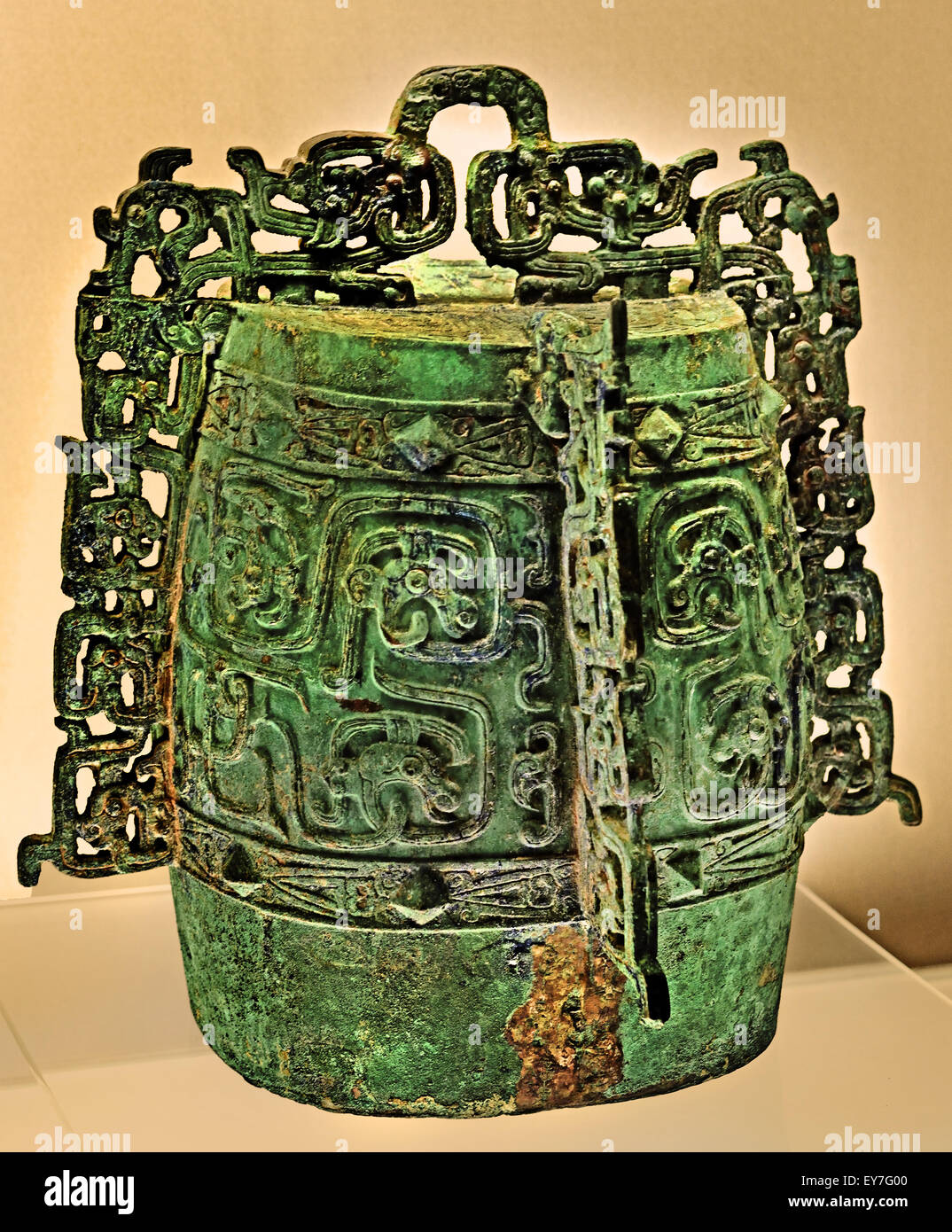 Bo ( strumento musicale ) del duca di QIN VII secolo A.C. al Museo di Shanghai di Antica Arte Cinese Cina Bronzo Foto Stock