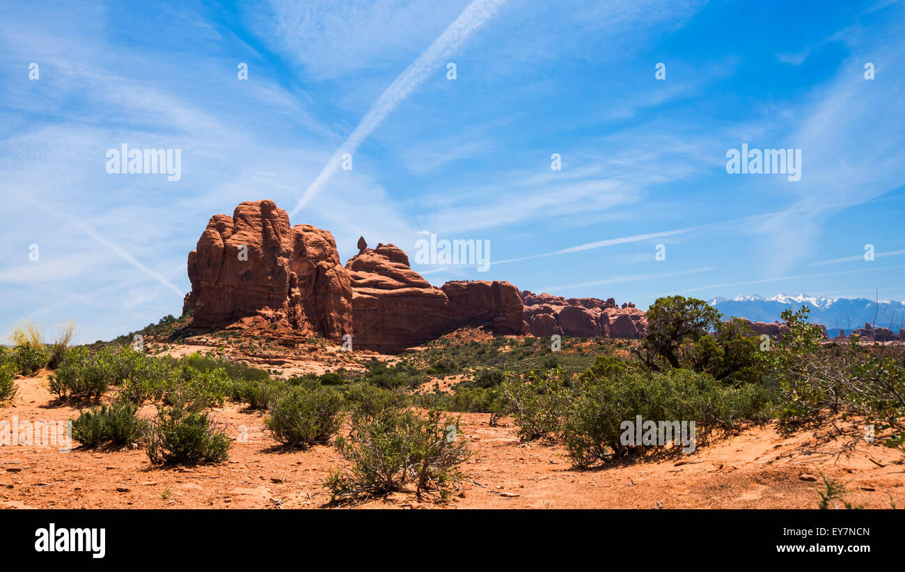 Panorama con rocce e cielo blu, il Parco Nazionale di Arches, Utah, Stati Uniti d'America, Nord America, Stati Uniti Foto Stock