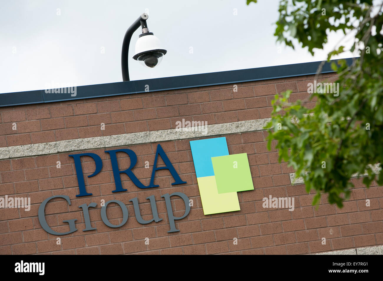 Un logo segno al di fuori della sede del gruppo PRA, Inc., noto anche come Portfolio Recovery Associates, in Norfolk, Virgini Foto Stock