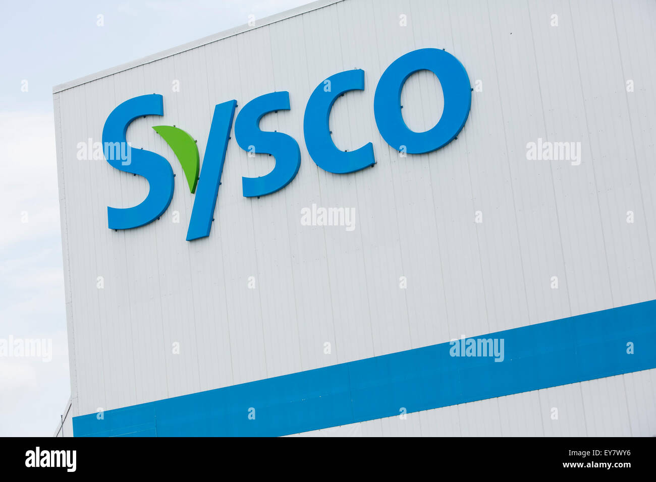 Un segno del logo al di fuori di una struttura occupata da Sysco Corporation in Pocomoke City, Maryland il 18 luglio 2015. Foto Stock