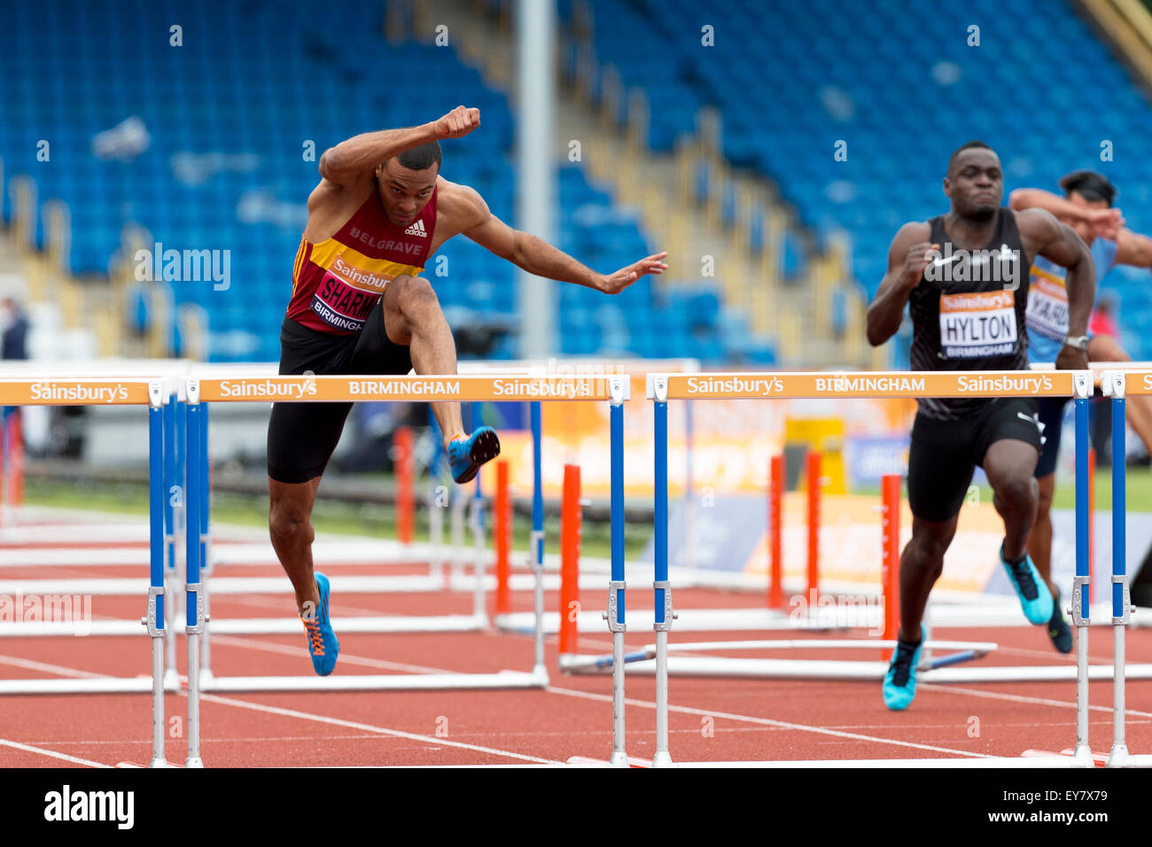 William SHARMAN & Giuseppe HYLTON Uomini 110m Hurdles riscaldare 2, 2014 Sainsbury's del Campionato Britannico Birmingham Alexander Stadium Regno Unito Foto Stock