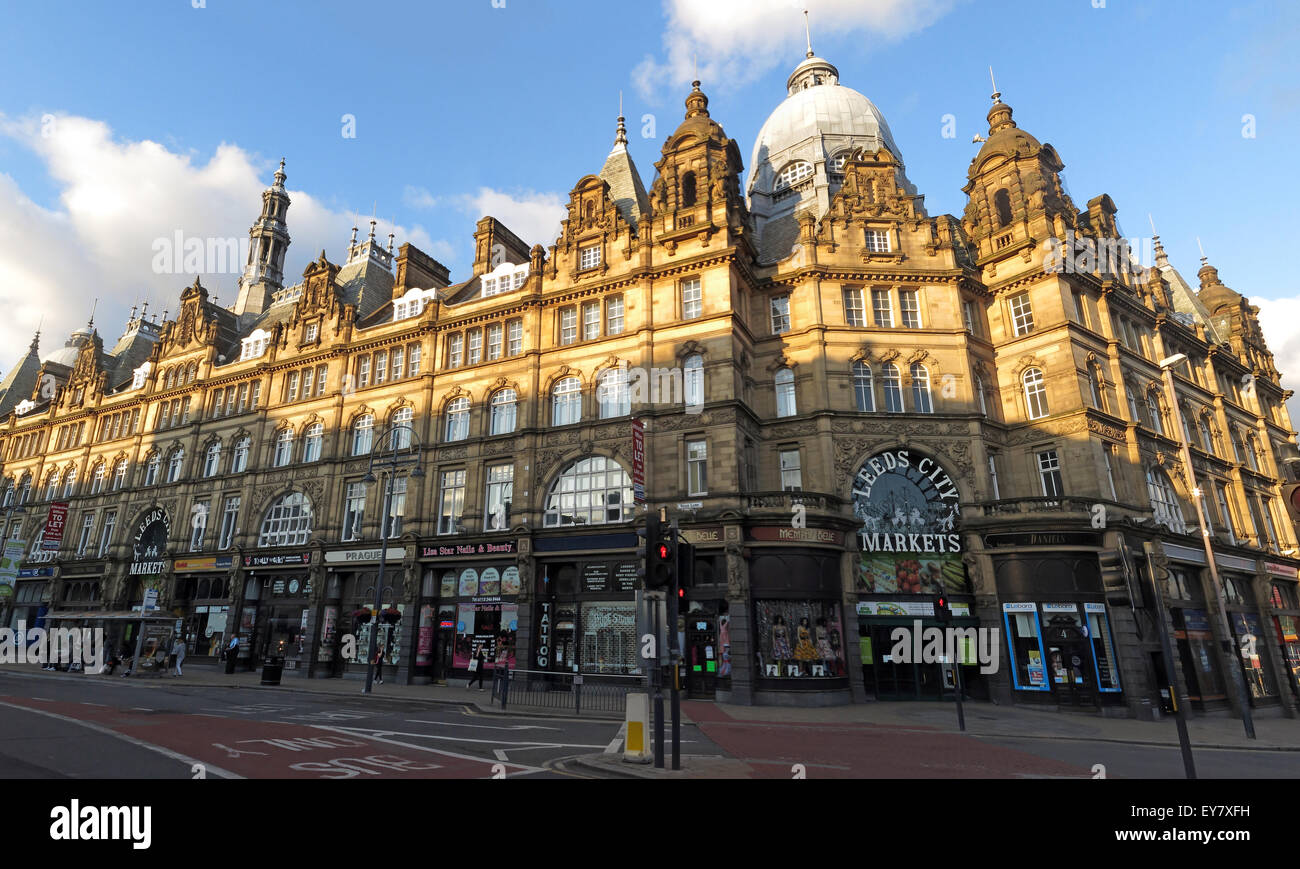 Leeds Kirkgate City Market Building panorama, il più grande mercato coperto in Europa,Vicar Lane Foto Stock
