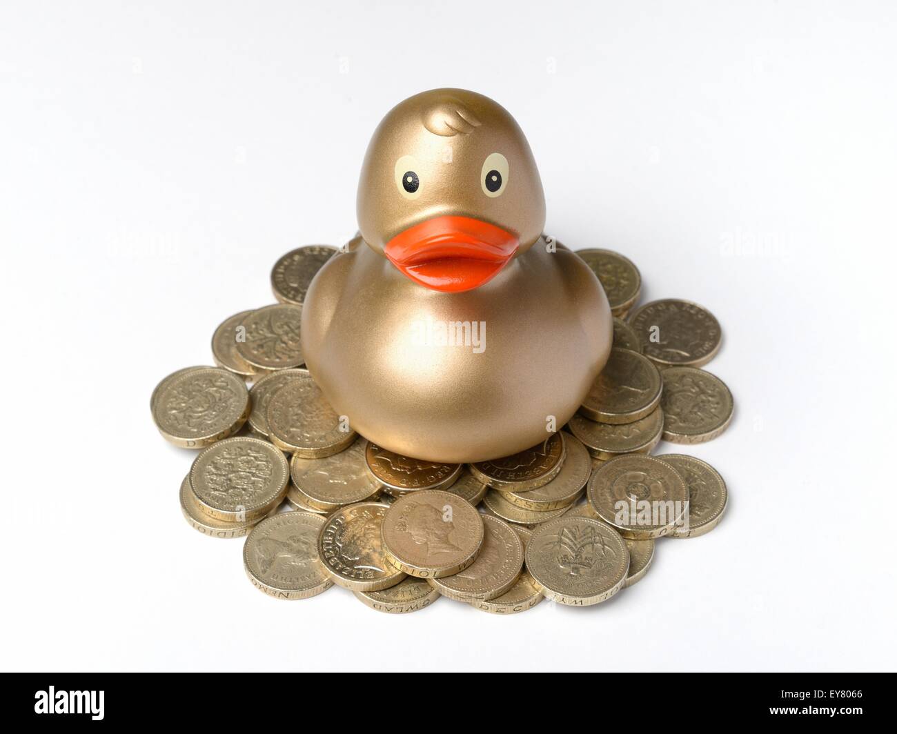 Immagine concettuale relativa al risparmio per il pensionamento e la vecchiaia nel Regno Unito. Foto Stock