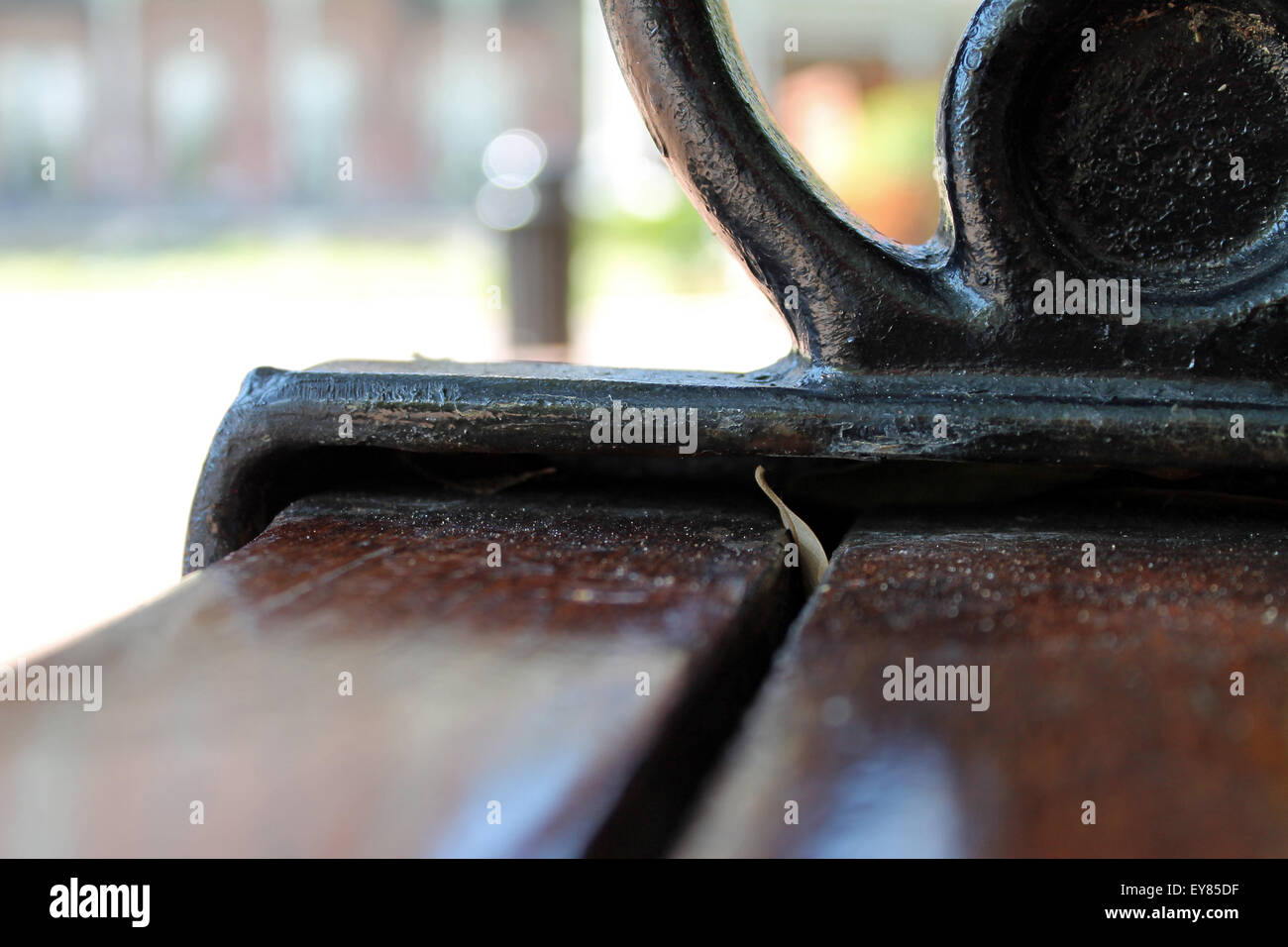 Corrimano decorativo in ferro battuto su scale esterne in pietra (Marche,  Italia, Europa Foto stock - Alamy