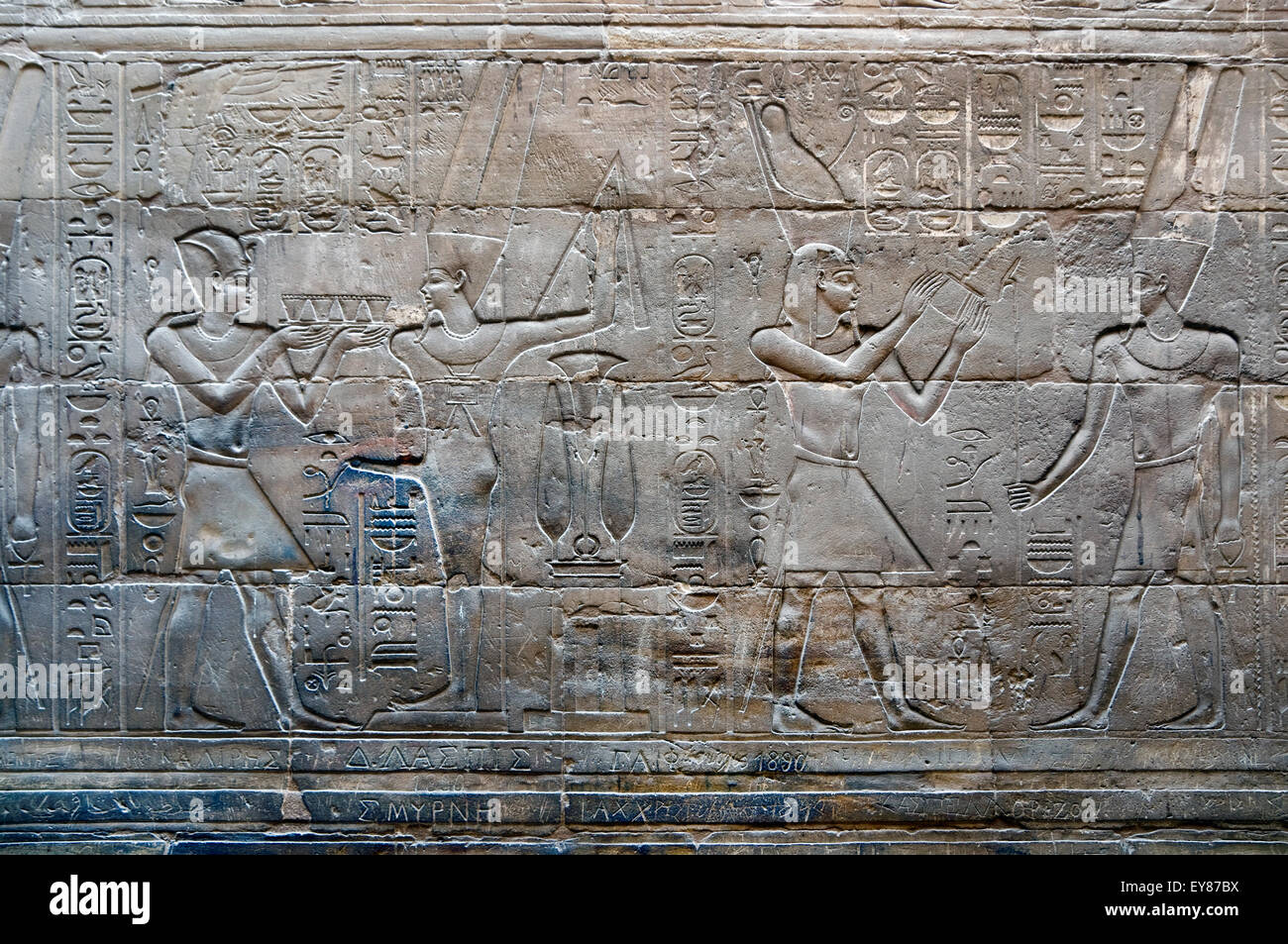 Luxor, Egitto. Tempio di Luxor: il faraone incensa dèi Min e Amon Ra Foto Stock