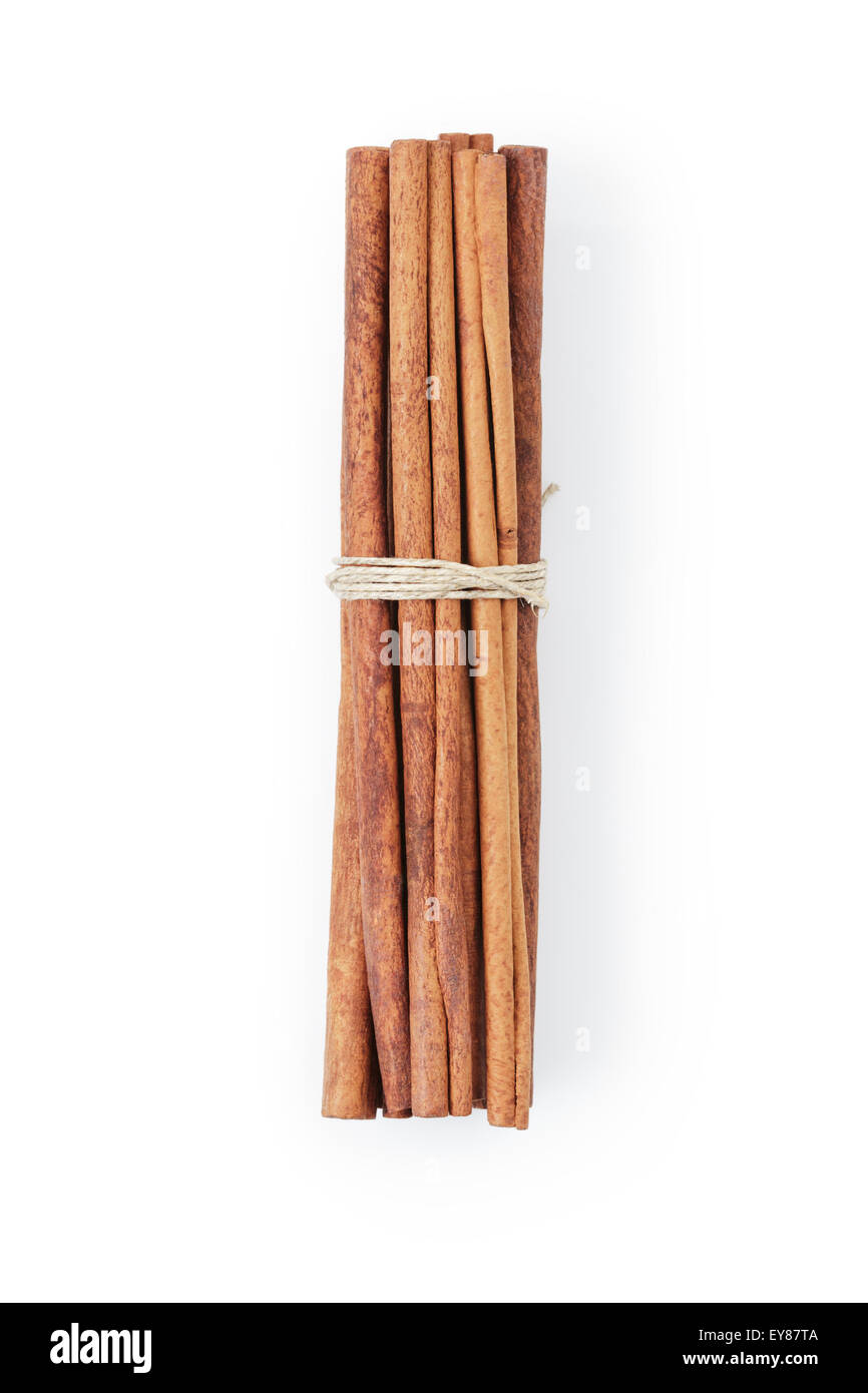 Legato Cinnamon Cassia bastoni, isolato su bianco Foto Stock