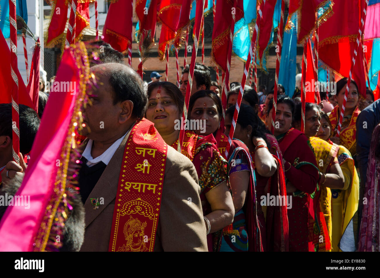 Donne line up per un festival a Katmandu, Nepal Foto Stock