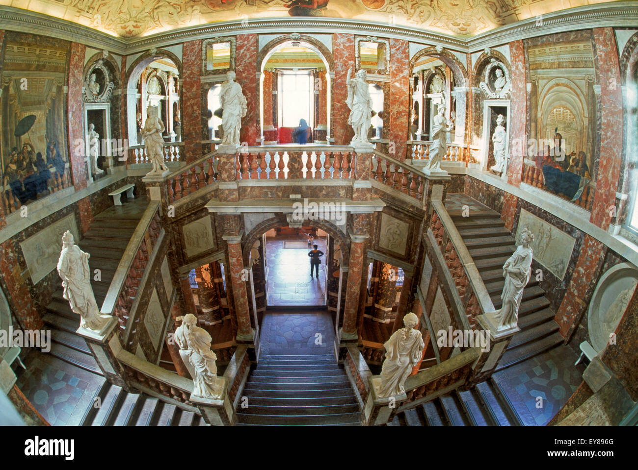 Barocche decorazioni interne al Castello di Drottningholm vicino a Stoccolma, Svezia, la residenza della famiglia reale sul lago Mälaren Foto Stock