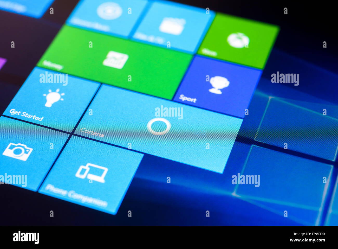 Il menu Start di Microsoft Windows 10 Sistema operativo su un touch screen tablet in modalità tablet. Foto Stock
