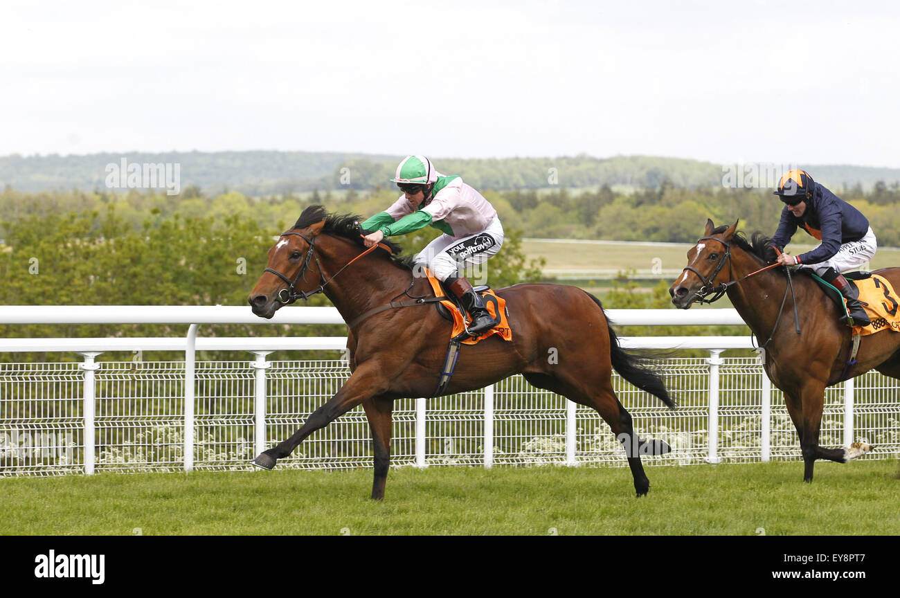 Jim Crowley cavalcare la Corsica , vincendo il 888sport Festival picchetti (elencati di gara) a Goodwood racecourse caratterizzate da: Jim Crowley dove: Goodwood, Regno Unito quando: 23 Maggio 2015 Foto Stock