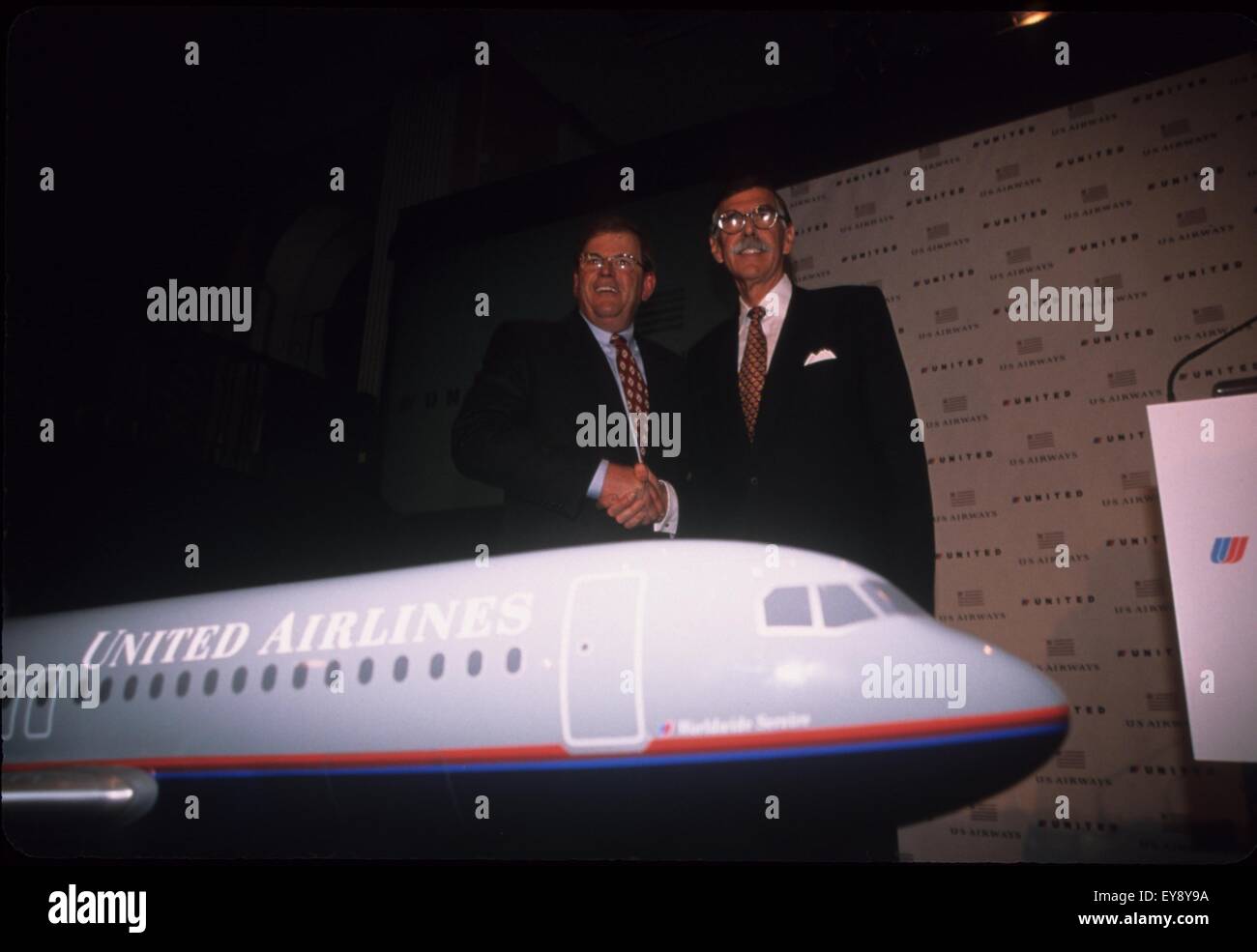 STEPHEN M. WOLF James E. Goodman.Regno della Compagnia aerea e US Airways acconsente a combinare transazione presso il Waldorf Astoria Hotel New York 2000.k18923ar. (Credito Immagine: © Andrea Renault/Globe foto tramite filo di ZUMA ZUMA via filo) Foto Stock