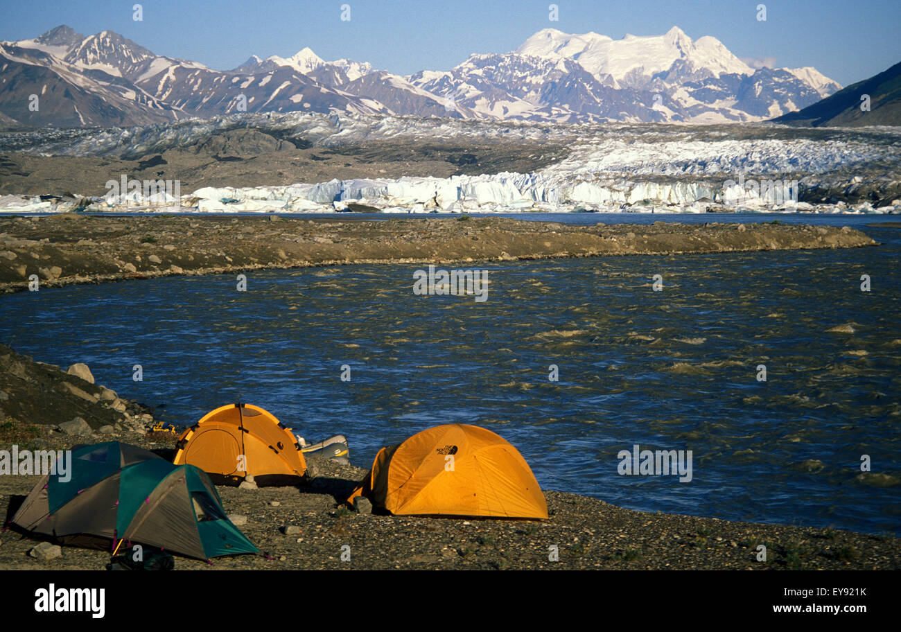 Camping sul Alsek River Foto Stock