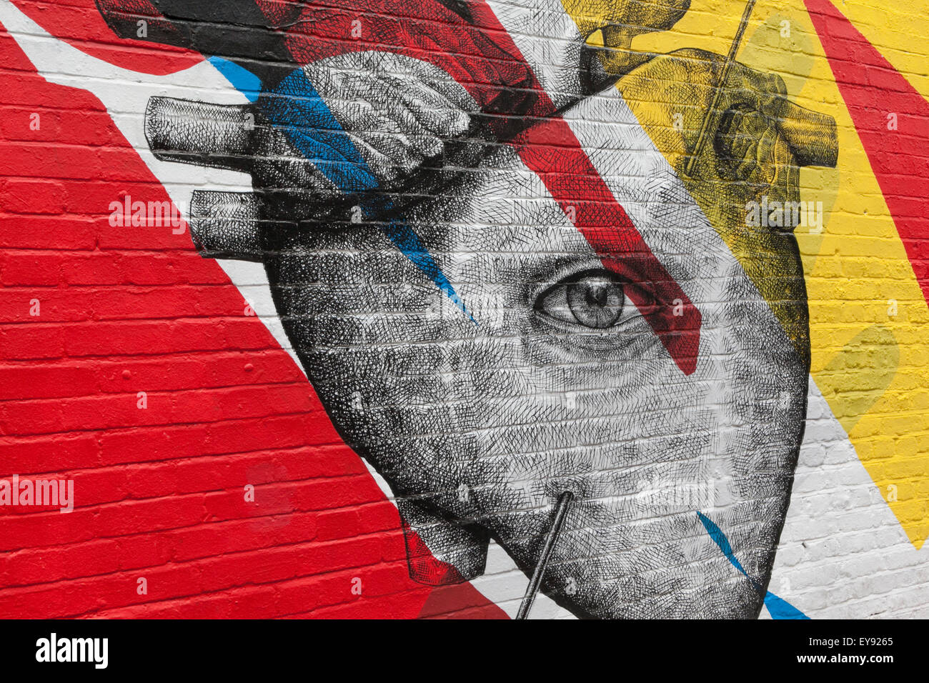 Dettaglio di un cuore umano con un occhio da una strada artwork in Hanbury Street, Londra Foto Stock