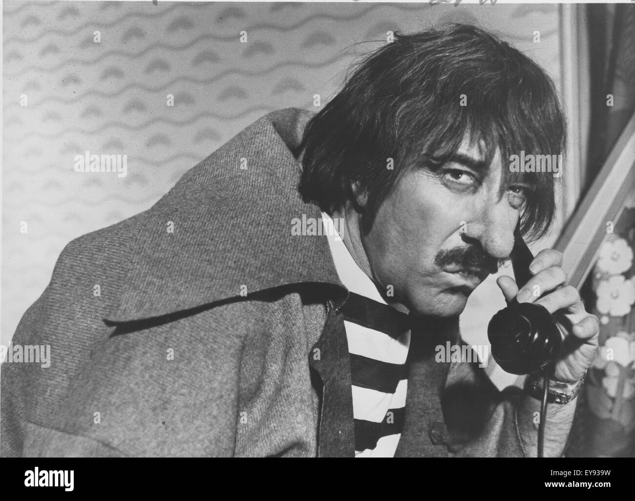 PETER SELLERS.La Pantera Rosa colpisce ancora.fornito da SMP- foto, inc. (Credito Immagine: © Smp/Globe foto tramite filo di ZUMA ZUMA via filo) Foto Stock