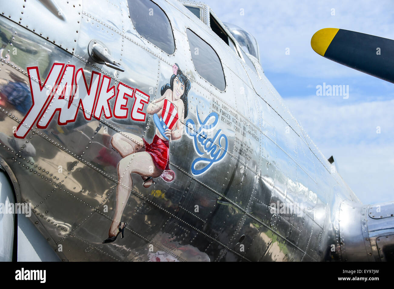 Oshkosh, WI, Stati Uniti d'America. 22 Luglio, 2015. Luglio 22, 2015- ''Yankee Lady'', un B-17 è in mostra presso la Experimental Aircraft Association (EAA Airventure Oshkosh, 2015, Wittman Campo, Oshkosh, WI. (Credito Immagine: © Ken Murray via ZUMA filo) Foto Stock