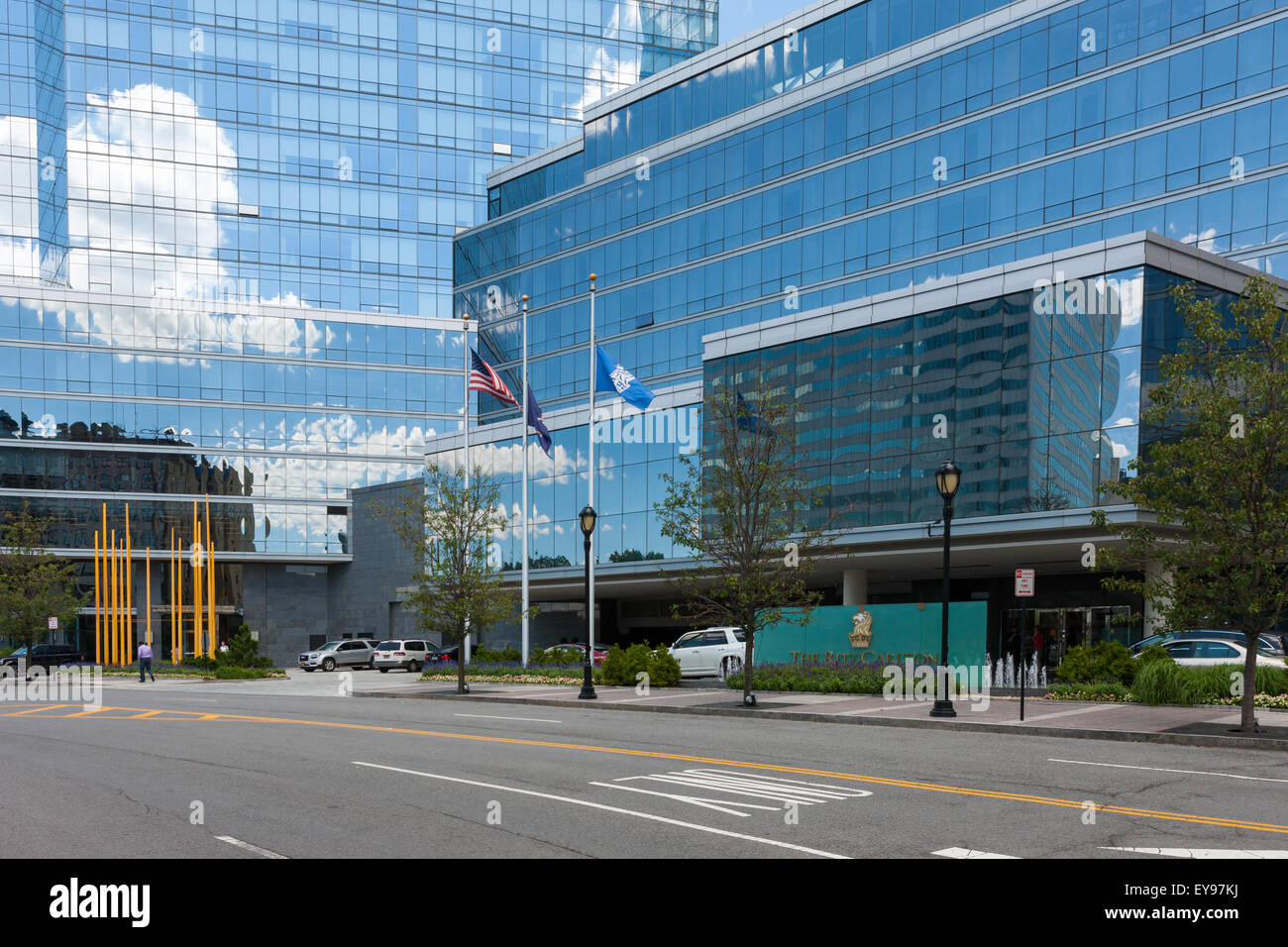 L'ingresso anteriore per le Residenze al Ritz-Carlton di Westchester, in White Plains, New York. Foto Stock