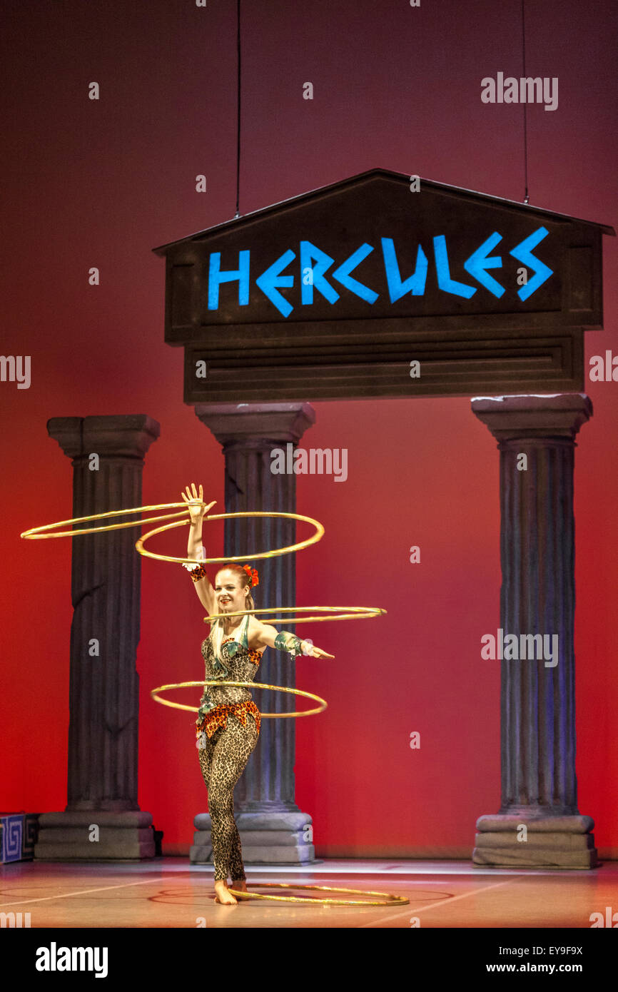 Londra, 24 Luglio 2015 - Nuova Arte Club presenta Hercules al Sadler's Wells Peacock Theatre Credito: Danilo Moroni/Alamy Live News Foto Stock