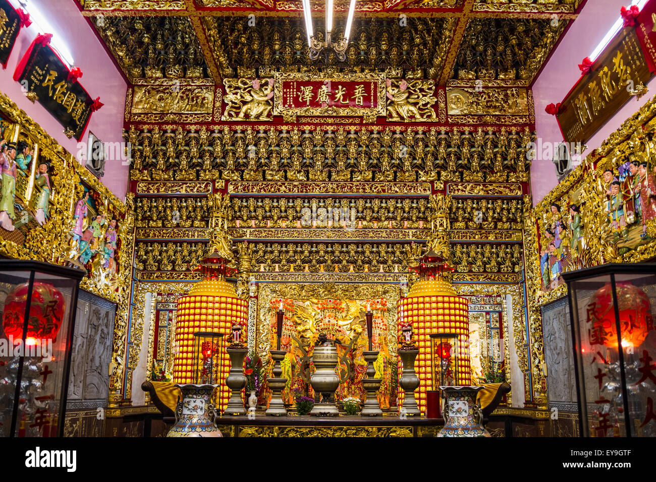 Sala principale della signora Linshui tempio; Tainan, Taiwan Foto Stock