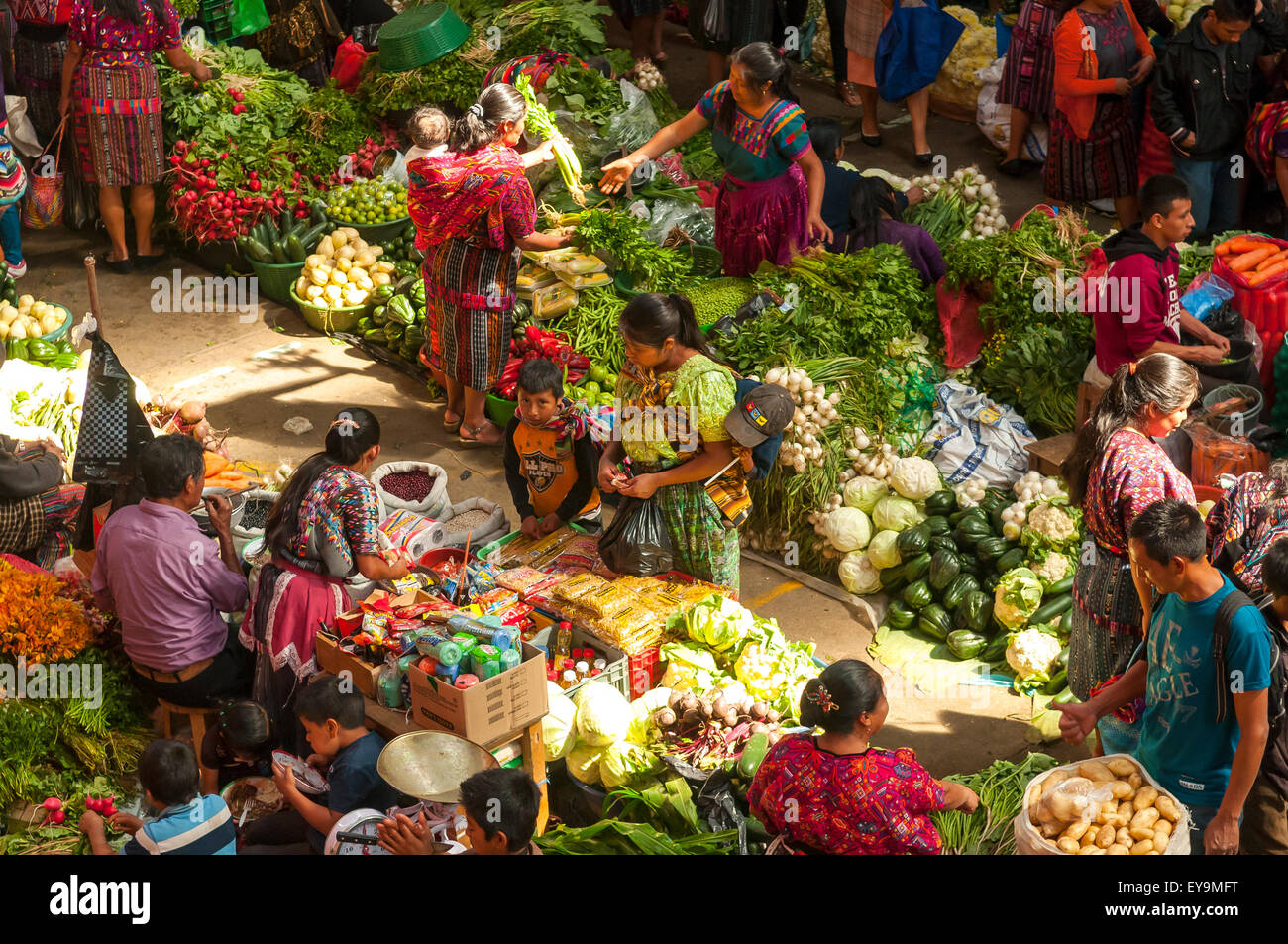 Domenica mercato ortofrutticolo, Chichicastenango, Guatemala Foto Stock