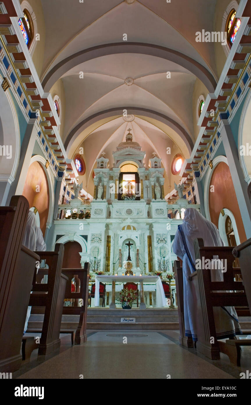 Altare e Santuario della Vergine della Carità di El Cobre Basilica, Santiago de Cuba, Cuba Foto Stock