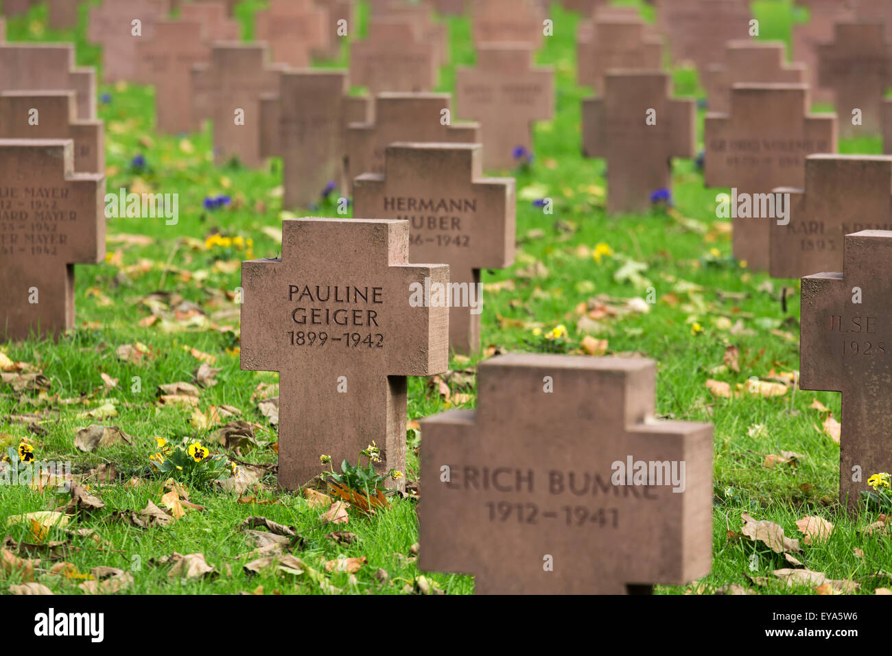 Karlsruhe, Germania, tombe dell'aria delle vittime di guerra della II Guerra Mondiale Foto Stock